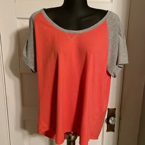 NWOT 2XL Hanes melon/salmon color w/gray short sleeves rounded hem shirt